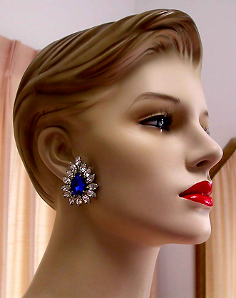 a beautiful VINTAGE COSTUME ESTATE ANTIQUE JEWELRY EARRINGS unsigned
