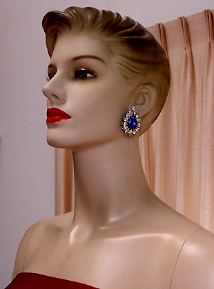 a beautiful VINTAGE COSTUME ESTATE ANTIQUE JEWELRY EARRINGS unsigned