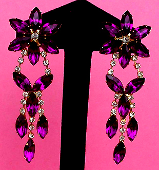 a beautiful VINTAGE COSTUME ESTATE ANTIQUE JEWELRY EARRINGS unsigned