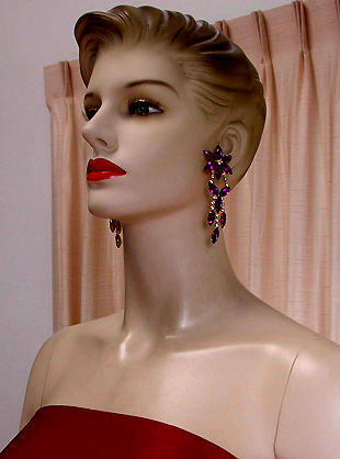 a beautiful VINTAGE COSTUME ESTATE ANTIQUE JEWELRY EARRINGS unsigned