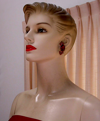 a beautiful VINTAGE COSTUME ESTATE ANTIQUE JEWELRY EARRINGS unsigned