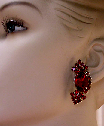 a beautiful VINTAGE COSTUME ESTATE ANTIQUE JEWELRY EARRINGS unsigned