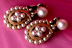 a beautiful VINTAGE COSTUME ESTATE ANTIQUE JEWELRY EARRINGS unsigned