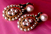 a beautiful vintage costume jewelry Juliana earrings unsigned