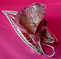 a beautiful VINTAGE COSTUME ESTATE ANTIQUE JEWELRY EARRINGS unsigned