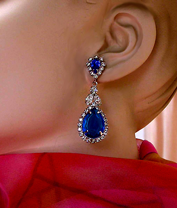 a beautiful VINTAGE COSTUME ESTATE ANTIQUE JEWELRY EARRINGS unsigned