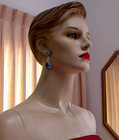 a beautiful VINTAGE COSTUME ESTATE ANTIQUE JEWELRY EARRINGS unsigned