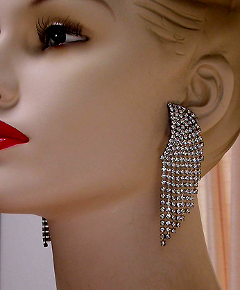 a beautiful VINTAGE COSTUME ESTATE ANTIQUE JEWELRY EARRINGS unsigned