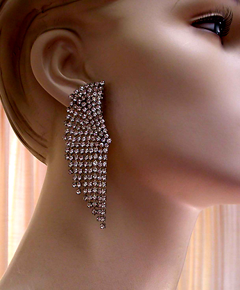 a beautiful VINTAGE COSTUME ESTATE ANTIQUE JEWELRY EARRINGS unsigned