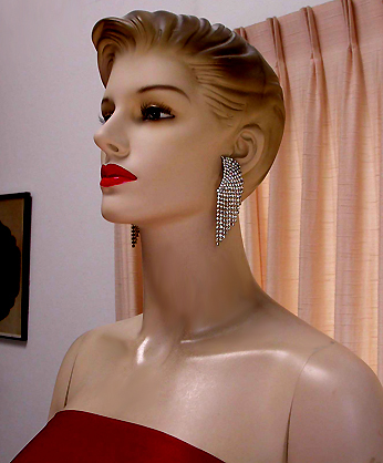 a beautiful VINTAGE COSTUME ESTATE ANTIQUE JEWELRY EARRINGS unsigned