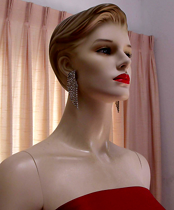 a beautiful VINTAGE COSTUME ESTATE ANTIQUE JEWELRY EARRINGS unsigned