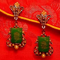 a beautiful VINTAGE COSTUME ESTATE ANTIQUE JEWELRY EARRINGS unsigned