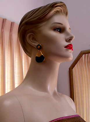a beautiful VINTAGE COSTUME ESTATE ANTIQUE JEWELRY EARRINGS unsigned