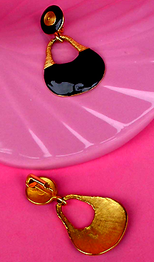 a beautiful VINTAGE COSTUME ESTATE ANTIQUE JEWELRY EARRINGS unsigned