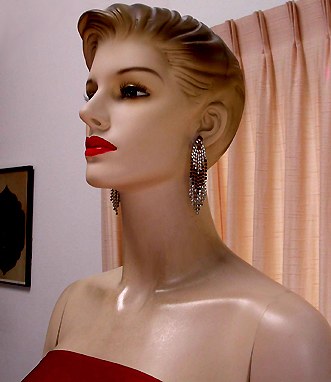a beautiful VINTAGE COSTUME ESTATE ANTIQUE JEWELRY EARRINGS unsigned