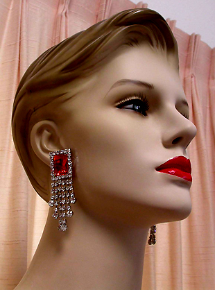 a beautiful VINTAGE COSTUME ESTATE ANTIQUE JEWELRY EARRINGS unsigned