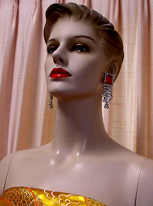 a beautiful VINTAGE COSTUME ESTATE ANTIQUE JEWELRY EARRINGS unsigned