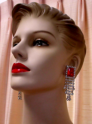 a beautiful VINTAGE COSTUME ESTATE ANTIQUE JEWELRY EARRINGS unsigned