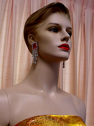 a beautiful VINTAGE COSTUME ESTATE ANTIQUE JEWELRY EARRINGS unsigned