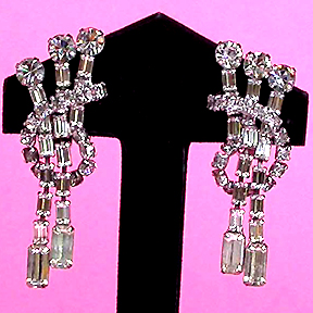 a beautiful VINTAGE COSTUME ESTATE ANTIQUE JEWELRY EARRINGS unsigned