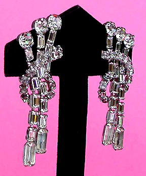 a beautiful VINTAGE COSTUME ESTATE ANTIQUE JEWELRY EARRINGS unsigned