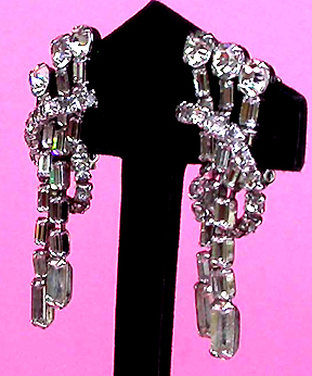 a beautiful VINTAGE COSTUME ESTATE ANTIQUE JEWELRY EARRINGS unsigned