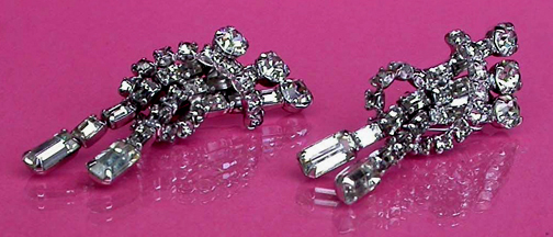 a beautiful VINTAGE COSTUME ESTATE ANTIQUE JEWELRY EARRINGS unsigned
