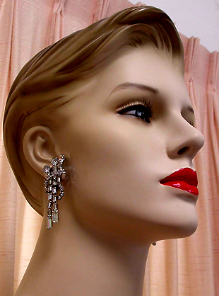 a beautiful VINTAGE COSTUME ESTATE ANTIQUE JEWELRY EARRINGS unsigned