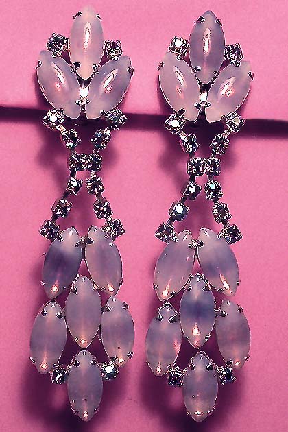 a beautiful VINTAGE COSTUME ESTATE ANTIQUE JEWELRY EARRINGS unsigned