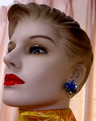 a beautiful VINTAGE COSTUME ESTATE ANTIQUE JEWELRY EARRINGS unsigned