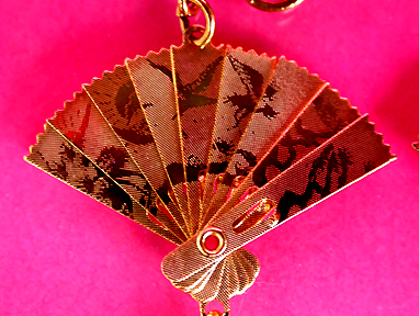 a beautiful VINTAGE COSTUME ESTATE ANTIQUE JEWELRY EARRINGS unsigned