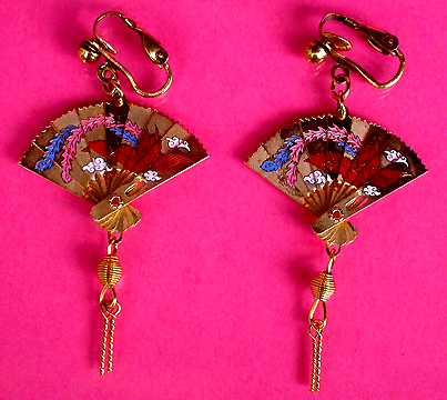 a beautiful VINTAGE COSTUME ESTATE ANTIQUE JEWELRY EARRINGS unsigned