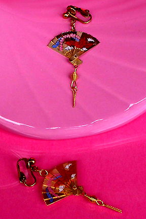 a beautiful VINTAGE COSTUME ESTATE ANTIQUE JEWELRY EARRINGS unsigned
