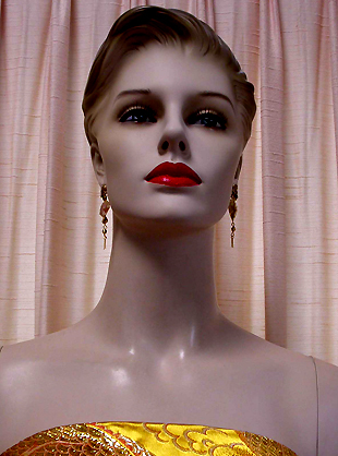 a beautiful VINTAGE COSTUME ESTATE ANTIQUE JEWELRY EARRINGS unsigned