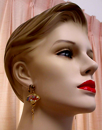 a beautiful VINTAGE COSTUME ESTATE ANTIQUE JEWELRY EARRINGS unsigned