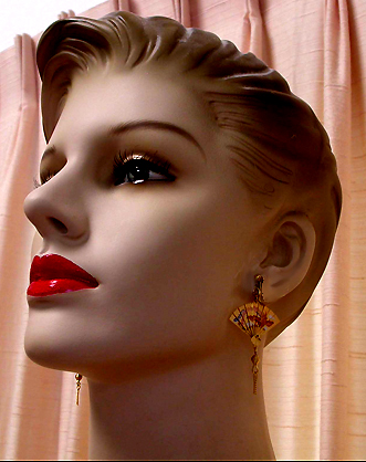 a beautiful VINTAGE COSTUME ESTATE ANTIQUE JEWELRY EARRINGS unsigned