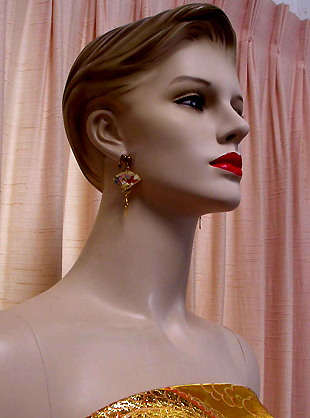 a beautiful VINTAGE COSTUME ESTATE ANTIQUE JEWELRY EARRINGS unsigned