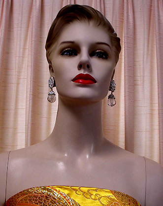 a beautiful VINTAGE COSTUME ESTATE ANTIQUE JEWELRY EARRINGS unsigned