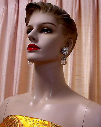 a beautiful VINTAGE COSTUME ESTATE ANTIQUE JEWELRY EARRINGS unsigned