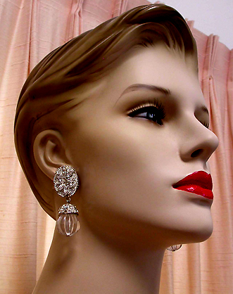 a beautiful VINTAGE COSTUME ESTATE ANTIQUE JEWELRY EARRINGS unsigned
