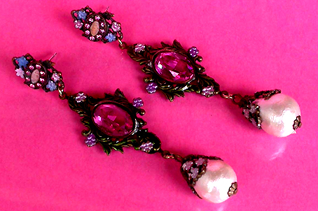 a beautiful VINTAGE COSTUME ESTATE ANTIQUE JEWELRY EARRINGS unsigned