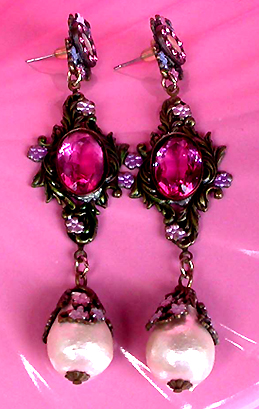 a beautiful VINTAGE COSTUME ESTATE ANTIQUE JEWELRY EARRINGS unsigned