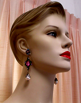 a beautiful VINTAGE COSTUME ESTATE ANTIQUE JEWELRY EARRINGS unsigned