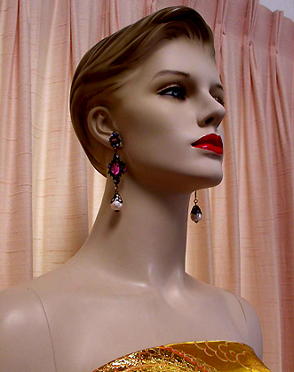 a beautiful VINTAGE COSTUME ESTATE ANTIQUE JEWELRY EARRINGS unsigned