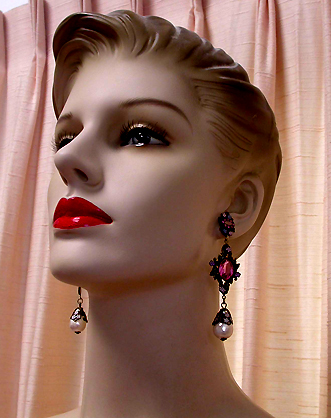 a beautiful VINTAGE COSTUME ESTATE ANTIQUE JEWELRY EARRINGS unsigned