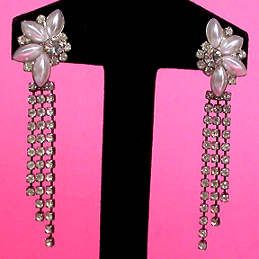 a beautiful VINTAGE COSTUME ESTATE ANTIQUE JEWELRY EARRINGS unsigned