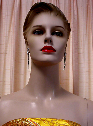 a beautiful VINTAGE COSTUME ESTATE ANTIQUE JEWELRY EARRINGS unsigned