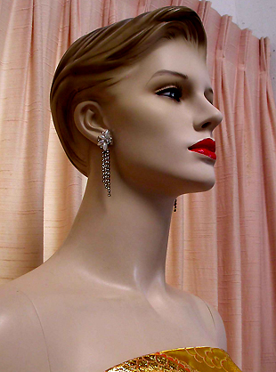 a beautiful VINTAGE COSTUME ESTATE ANTIQUE JEWELRY EARRINGS unsigned