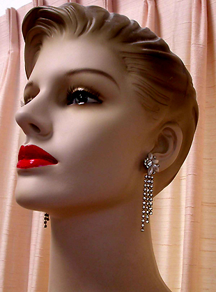 a beautiful VINTAGE COSTUME ESTATE ANTIQUE JEWELRY EARRINGS unsigned