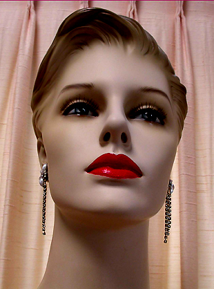 a beautiful VINTAGE COSTUME ESTATE ANTIQUE JEWELRY EARRINGS unsigned